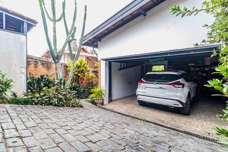 Casa à venda com 1200m², 4 quartos e 5 vagas Casa à venda com 1200m², 4 quartos e 5 vagasGaragem