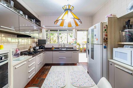 Casa à venda com 1200m², 4 quartos e 5 vagas Casa à venda com 1200m², 4 quartos e 5 vagasCozinha