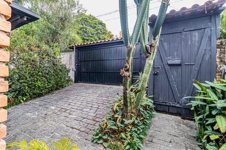 Casa à venda com 1200m², 4 quartos e 5 vagas Casa à venda com 1200m², 4 quartos e 5 vagasGaragem