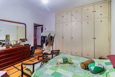 Casa à venda com 1200m², 4 quartos e 5 vagas Casa à venda com 1200m², 4 quartos e 5 vagasSuíte