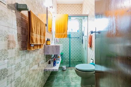 Casa à venda com 1200m², 4 quartos e 5 vagas Casa à venda com 1200m², 4 quartos e 5 vagasBanheiro social