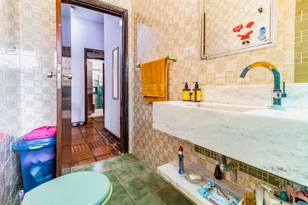 Casa à venda com 1200m², 4 quartos e 5 vagas Casa à venda com 1200m², 4 quartos e 5 vagasBanheiro social