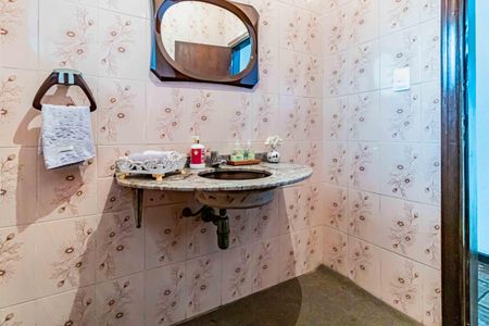 Casa à venda com 1200m², 4 quartos e 5 vagas Casa à venda com 1200m², 4 quartos e 5 vagasLavabo