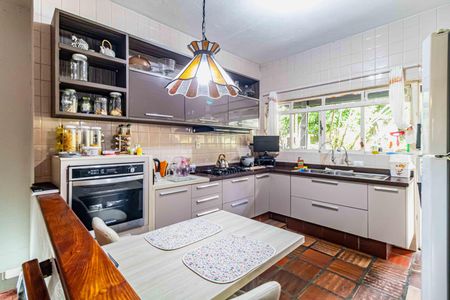 Casa à venda com 1200m², 4 quartos e 5 vagas Casa à venda com 1200m², 4 quartos e 5 vagasCozinha