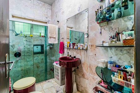 Casa à venda com 1200m², 4 quartos e 5 vagas Casa à venda com 1200m², 4 quartos e 5 vagasSuíte- Banheiro