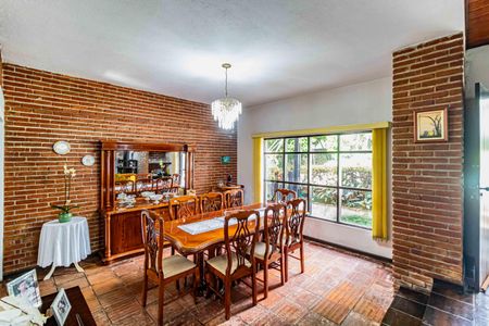 Casa à venda com 1200m², 4 quartos e 5 vagas Casa à venda com 1200m², 4 quartos e 5 vagasSala