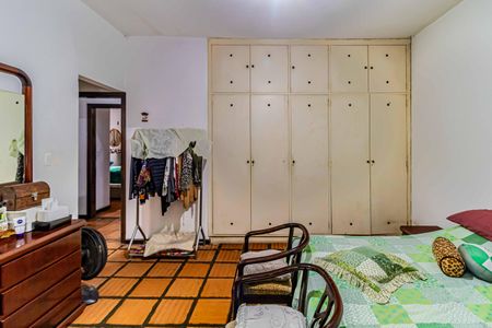 Casa à venda com 1200m², 4 quartos e 5 vagas Casa à venda com 1200m², 4 quartos e 5 vagasSuíte