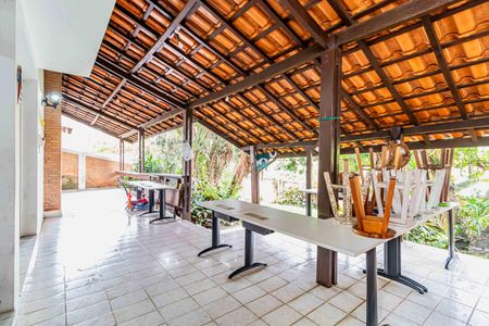 Casa à venda com 1200m², 4 quartos e 5 vagas Casa à venda com 1200m², 4 quartos e 5 vagasChurrasqueira