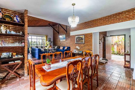 Casa à venda com 1200m², 4 quartos e 5 vagas Casa à venda com 1200m², 4 quartos e 5 vagasSala