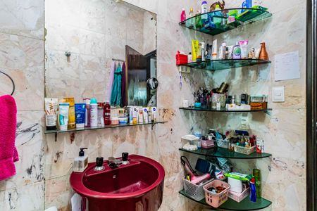 Casa à venda com 1200m², 4 quartos e 5 vagas Casa à venda com 1200m², 4 quartos e 5 vagasSuíte- Banheiro