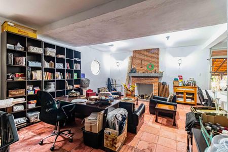 Casa à venda com 1200m², 4 quartos e 5 vagas Casa à venda com 1200m², 4 quartos e 5 vagasEspaço Gourmet