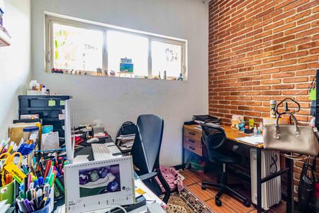 Casa à venda com 1200m², 4 quartos e 5 vagas Casa à venda com 1200m², 4 quartos e 5 vagasEscritório