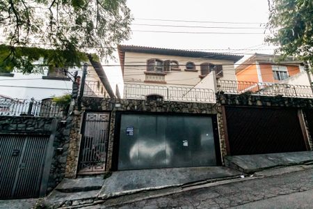 Casa à venda com 179m², 3 quartos e 2 vagasFachada e Garagem