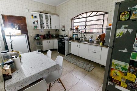 Casa à venda com 179m², 3 quartos e 2 vagasCozinha - Armários