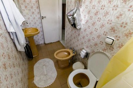 Casa à venda com 179m², 3 quartos e 2 vagasBanheiro Corredor