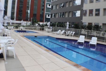 Apartamento à venda com 77m², 3 quartos e 2 vagas Apartamento à venda com 77m², 3 quartos e 2 vagasÁrea comum - Piscina
