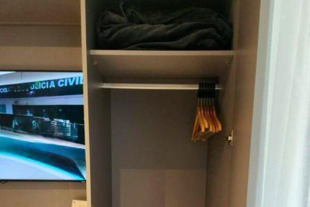 Apartamento à venda com 28m², 1 quarto e sem vaga Apartamento à venda com 28m², 1 quarto e sem vagaQuarto - Armários