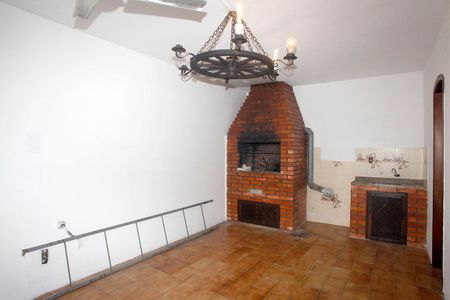 Casa à venda com 450m², 5 quartos e 2 vagasChurrasqueira