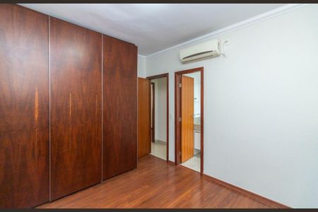 Apartamento à venda com 118m², 3 quartos e 2 vagas Apartamento à venda com 118m², 3 quartos e 2 vagasSuíte