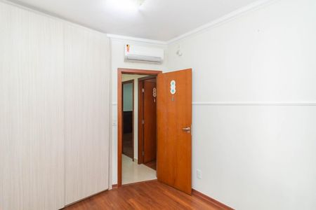 Apartamento à venda com 118m², 3 quartos e 2 vagas Apartamento à venda com 118m², 3 quartos e 2 vagasQuarto 1