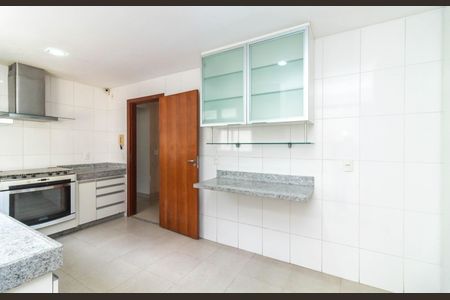 Apartamento à venda com 118m², 3 quartos e 2 vagas Apartamento à venda com 118m², 3 quartos e 2 vagasCozinha