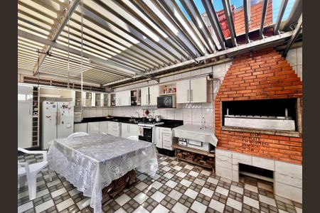 Casa à venda com 402m², 5 quartos e 5 vagas Casa à venda com 402m², 5 quartos e 5 vagasCozinha 2