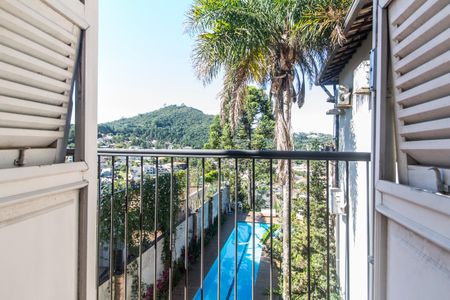 Casa de condomínio à venda com 1480m², 4 quartos e 9 vagas Casa de condomínio à venda com 1480m², 4 quartos e 9 vagasVaranda