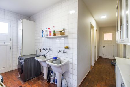 Casa de condomínio à venda com 1480m², 4 quartos e 9 vagas Casa de condomínio à venda com 1480m², 4 quartos e 9 vagasÁrea de Serviço