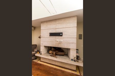 Casa de condomínio à venda com 1480m², 4 quartos e 9 vagas Casa de condomínio à venda com 1480m², 4 quartos e 9 vagasSala