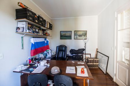 Casa de condomínio à venda com 1480m², 4 quartos e 9 vagas Casa de condomínio à venda com 1480m², 4 quartos e 9 vagasEscritório