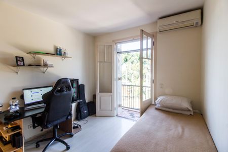 Casa de condomínio à venda com 1480m², 4 quartos e 9 vagas Casa de condomínio à venda com 1480m², 4 quartos e 9 vagasSuíte 3