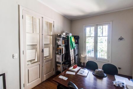 Casa de condomínio à venda com 1480m², 4 quartos e 9 vagas Casa de condomínio à venda com 1480m², 4 quartos e 9 vagasEscritório