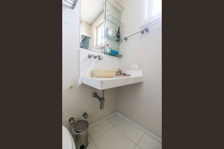 Casa de condomínio à venda com 1480m², 4 quartos e 9 vagas Casa de condomínio à venda com 1480m², 4 quartos e 9 vagasBanheiro da Suíte 2