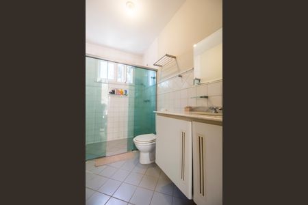 Casa de condomínio à venda com 1480m², 4 quartos e 9 vagas Casa de condomínio à venda com 1480m², 4 quartos e 9 vagasBanheiro da Suíte 4