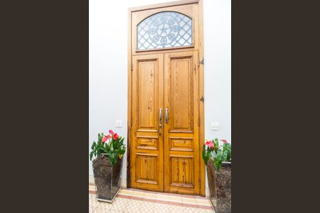 Casa de condomínio à venda com 1480m², 4 quartos e 9 vagas Casa de condomínio à venda com 1480m², 4 quartos e 9 vagasEntrada