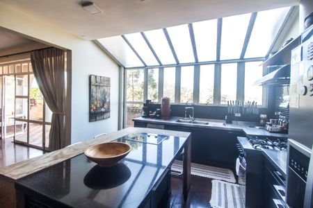 Casa de condomínio à venda com 1480m², 4 quartos e 9 vagas Casa de condomínio à venda com 1480m², 4 quartos e 9 vagasCozinha