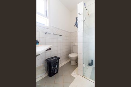 Casa de condomínio à venda com 1480m², 4 quartos e 9 vagas Casa de condomínio à venda com 1480m², 4 quartos e 9 vagasBanheiro da Suíte 3