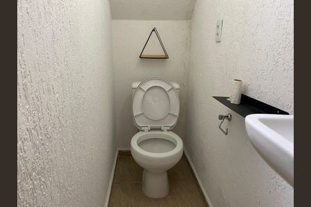 Casa para alugar com 193m², 3 quartos e 6 vagas Casa para alugar com 193m², 3 quartos e 6 vagasÁrea Gourmet - Banheiro