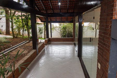 Casa à venda com 250m², 5 quartos e 4 vagas Casa à venda com 250m², 5 quartos e 4 vagasÁrea Comum