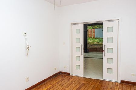 Casa à venda com 250m², 5 quartos e 4 vagas Casa à venda com 250m², 5 quartos e 4 vagasSala de TV