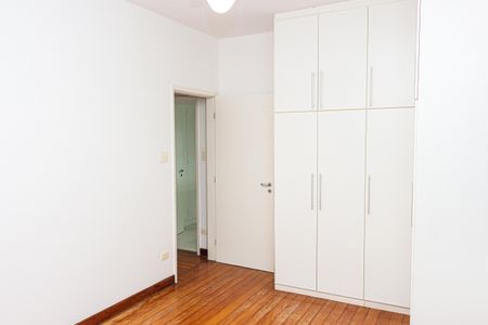 Casa à venda com 250m², 5 quartos e 4 vagas Casa à venda com 250m², 5 quartos e 4 vagasQuarto 4