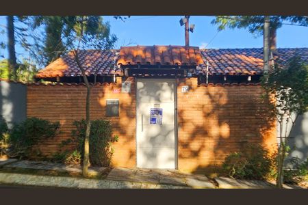 Casa à venda com 250m², 5 quartos e 4 vagas Casa à venda com 250m², 5 quartos e 4 vagasFachada