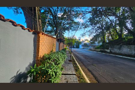 Casa à venda com 250m², 5 quartos e 4 vagas Casa à venda com 250m², 5 quartos e 4 vagasFachada