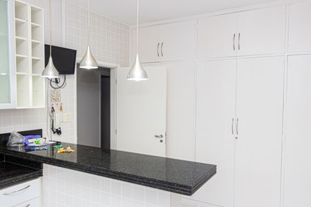 Casa à venda com 250m², 5 quartos e 4 vagas Casa à venda com 250m², 5 quartos e 4 vagasCozinha