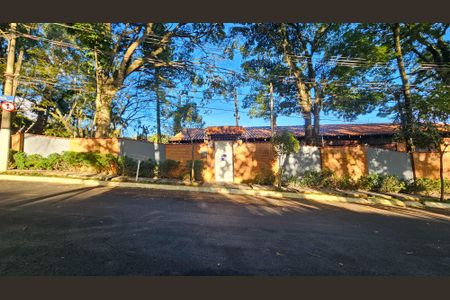 Casa à venda com 250m², 5 quartos e 4 vagas Casa à venda com 250m², 5 quartos e 4 vagasFachada