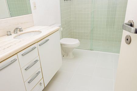 Casa à venda com 250m², 5 quartos e 4 vagas Casa à venda com 250m², 5 quartos e 4 vagasBanheiro 2