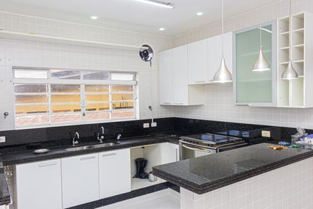 Casa à venda com 250m², 5 quartos e 4 vagas Casa à venda com 250m², 5 quartos e 4 vagasCozinha