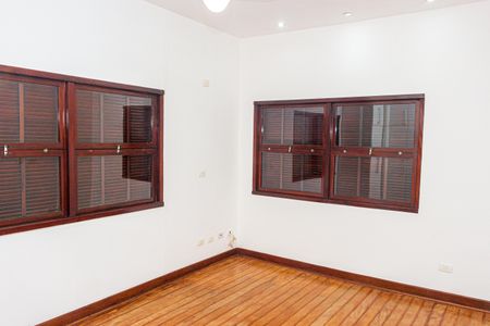 Casa à venda com 250m², 5 quartos e 4 vagas Casa à venda com 250m², 5 quartos e 4 vagasQuarto 4
