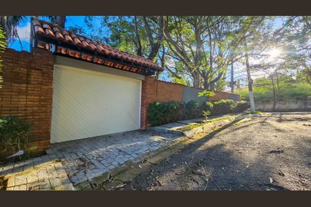 Casa à venda com 250m², 5 quartos e 4 vagas Casa à venda com 250m², 5 quartos e 4 vagasFachada