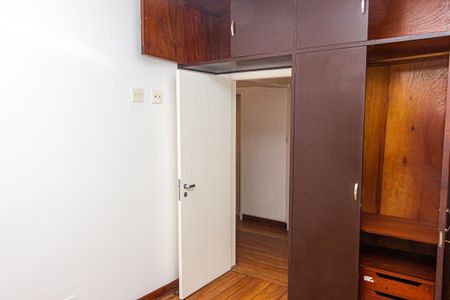 Casa à venda com 250m², 5 quartos e 4 vagas Casa à venda com 250m², 5 quartos e 4 vagasQuarto 2